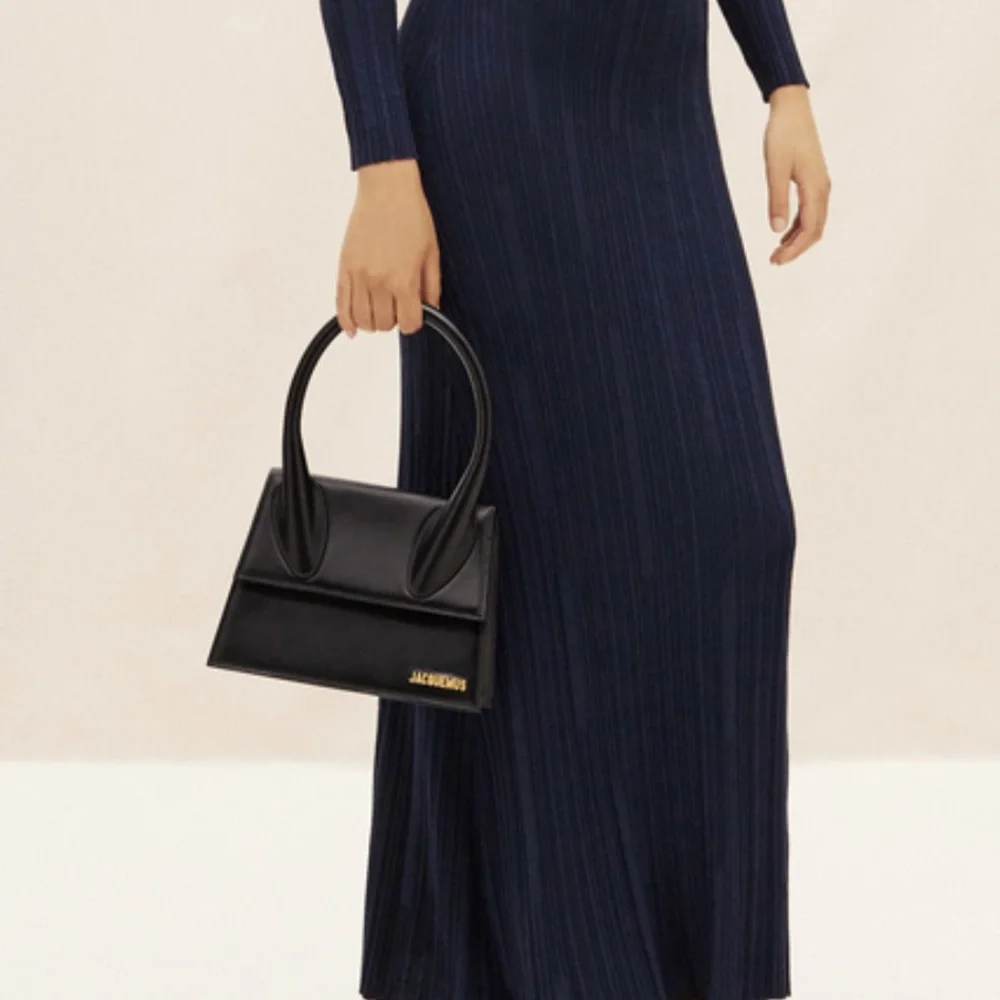 Jacquemus Black Mini Bag with Geometric Design - Picture 4 of 7